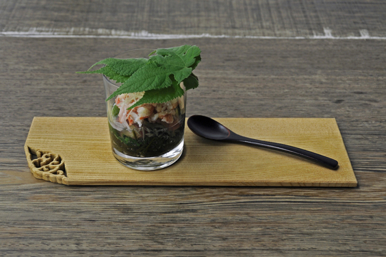 Crab and junsai watershield plant with tosazu vinegar
