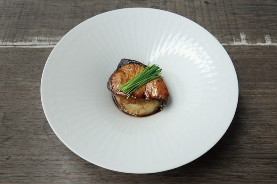 Sauteed yellowtail with teriyaki sauce